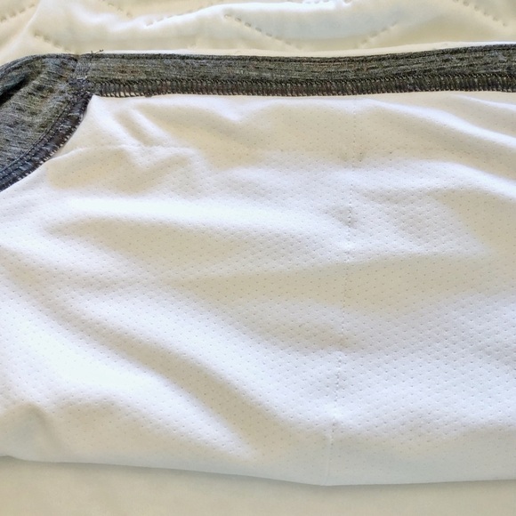 Under Amour White Athleisure Sleeveless Vest Tank Top Active Wear Sports Wear. - Picture 11 of 15